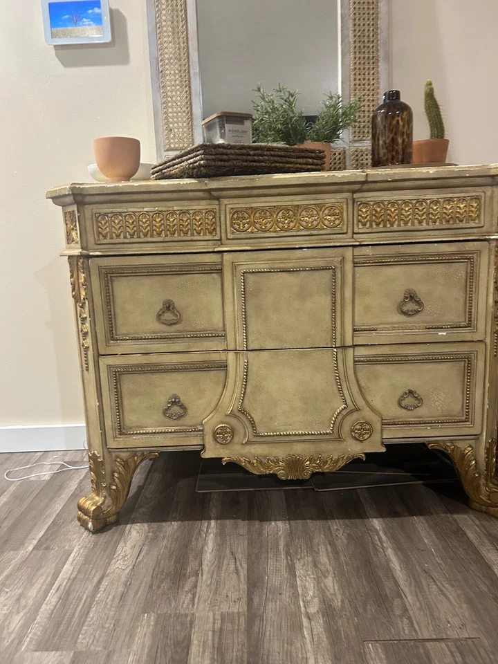 Juego de tocador antiguo renacentista acento dorado  Foto 1 de 3