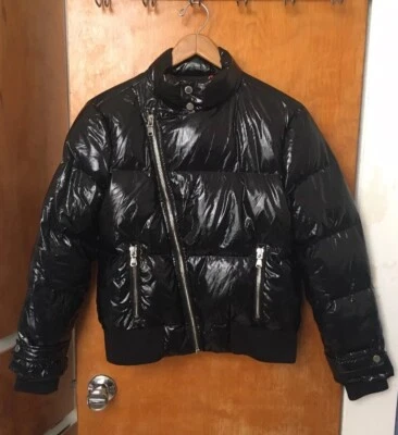 Chaqueta acolchada Marc By Marc Jacobs negra acolchada corta brillante talla S Y2K Foto 1 de 4