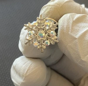 Vintage Rhinestone Crystal Snowflake Lapel Hat Pin - Picture 1 of 2
