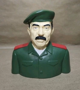 Saddam Hussein Squeaky Giocattolo Politico Pet Toys Giocattolo per Cani Ottime Condizioni! - Foto 1 di 4