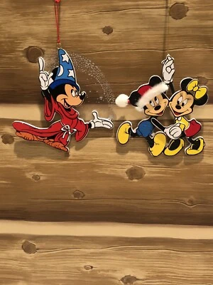 Walt Disney's Vintage Mickey & Minnie Mouse Fantasía Madera Adorno de Navidad Foto 1 de 4