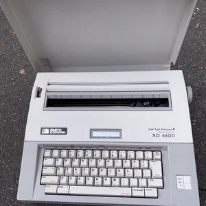 Smith Corona XD 4600 Portable Correcting Memory Electronic Typewriter-See Video - Picture 1 of 5