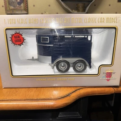 HORSE TRAILER BLUE 1:18 MOTOR CITY CLASSICS OPENING REAR DOORS, HIGH DETAIL - Image 1 of 4