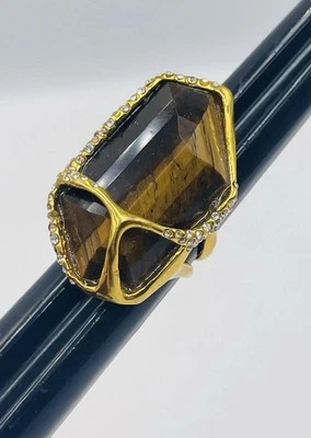 Anillo de cóctel Alexis Bittar chapado en oro grande ojo de tigre y estrás de cristal Foto 1 de 4