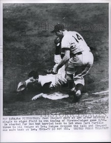 1966 Press Photo Jack Shepard Pirates Dodgers Carl Furillo - nes01027