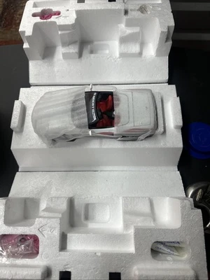 Franklin Mint 2004 Corvette Indy 500 Pace Car 50th Anniversary Limited To 5000 - Image 1 of 4