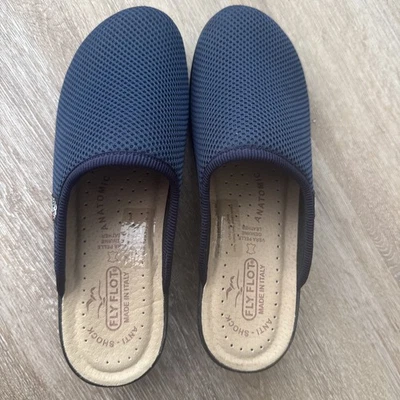 Zuecos de malla Fly Flot para mujer EE. UU. 8 azul marino antichoque sin cordones usados en excelente estado Italia Foto 1 de 4