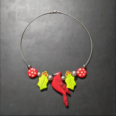 Collar llamativo con cuentas de setas hojas de acebo cardenal rojo de porcelana Foto 1 de 4