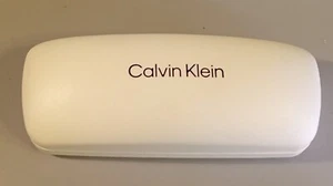 Calvin Klein Brillenetui. Weiß. 6.25"x2.5". Mit Reinigungstuch - Bild 1 von 8