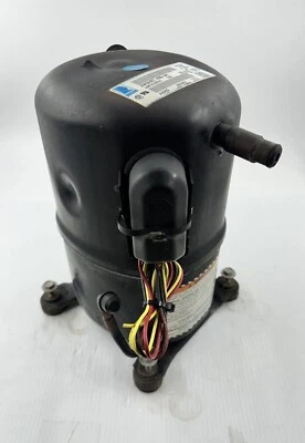 Compresor Tecumseh AW504ET-089-A4 AWF5522EXN 1 PH, 28.000 BTU, R22 (#65-3B) Foto 1 de 3