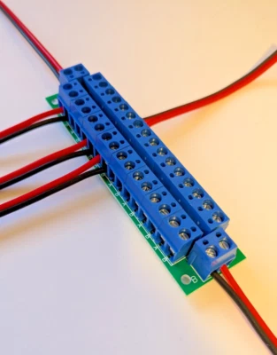 Power Distribution Board for DC, DCC and AC Paired 2 channel 18 way connector - Image 1 of 4