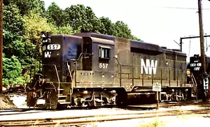ORIGINAL KODACHROME SLIDE NORFOLK & WESTERN GP-30 #557 AKRON, OHIO SEPT. 1985 - Picture 1 of 1