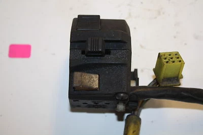 89-97 SUZUKI KATANA 600 CLIP IZQUIERDO EN MANGO BOCINA SEÑALES INTERRUPTOR INTERRUPTORES Foto 1 de 4