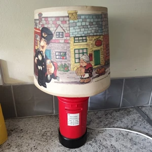 Lámpara de luz nocturna Postman Pat Vintage 1984 buzón rojo pantalla de imagen eléctrica - Imagen 1 de 18