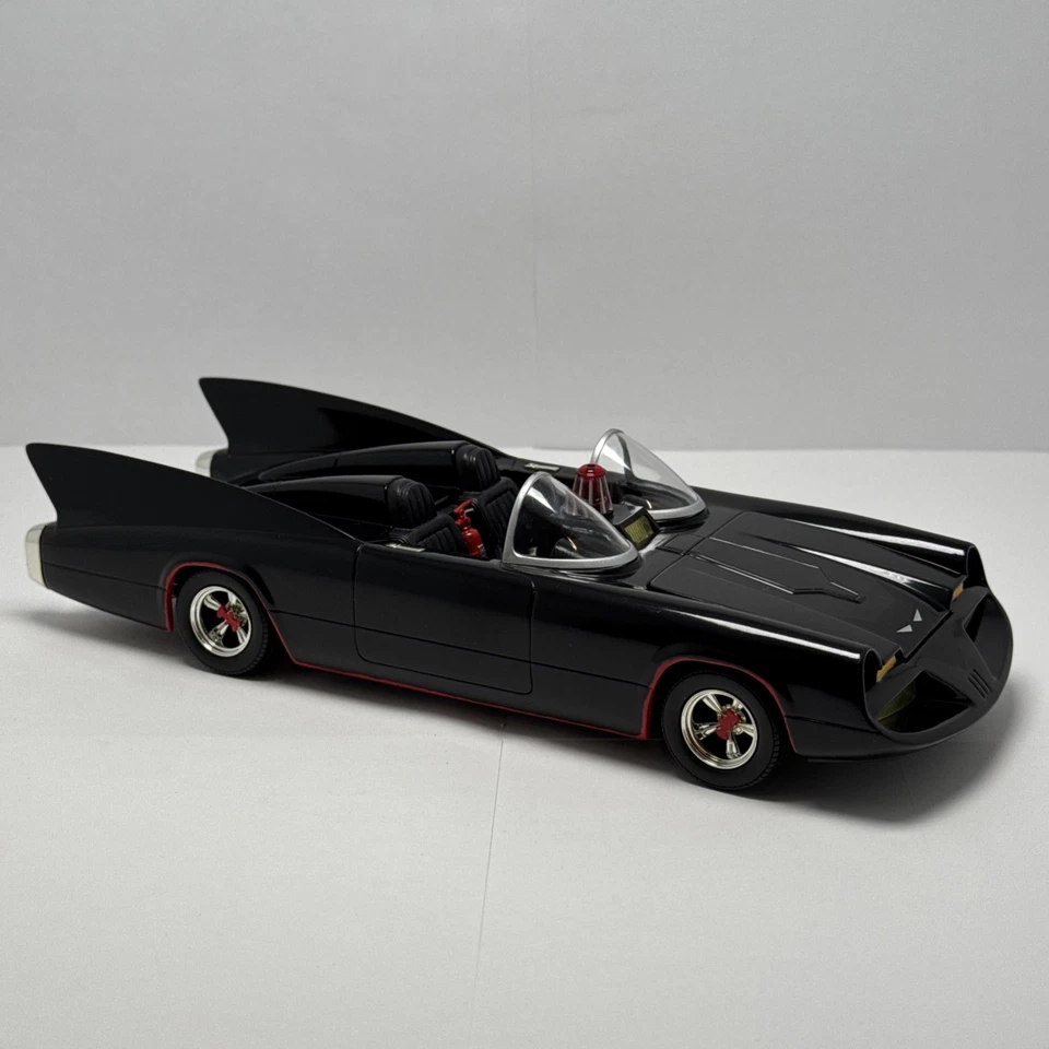 Johnny Lighting Batmobile 1/24 Scale Model Kit 6904 DC Comic Model Car - No Box - Image 1 of 4