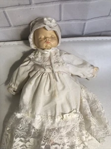 Artmark 1989 Crowne Musical Porcelain Doll Lisa With Lace Gown & Bonnet - Picture 1 of 5