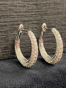 1.80 Cts Round Brilliant Cut Diamonds Three-Row Hoop Earrings In 750 18K Gold - Picture 1 of 12