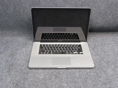 Laptop Apple 15" MacBook Pro A1286 Core i5-520M 2.40GHz 4GB RAM 500GB HDD Foto 1 de 4