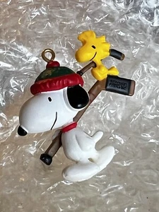 Hallmark 2000 #3 in Serie!!️Winterspaß mit Snoopy Miniatur Ornament Neu in OVP - Bild 1 von 5