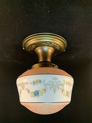 1920-30s Art Deco Brass Flush Mount Fixture with Awesome Shade Foto 1 de 4