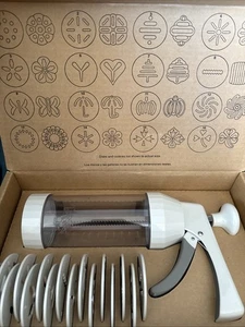 The Pampered Chef #1525 Cookie Press with all 16 Original Discs - White - Picture 1 of 8