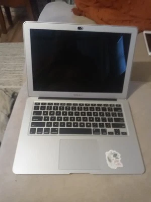 MACBOOK AIR APPLE LAPTOP COMPUTER A1466 GREAT! - Image 1 of 4