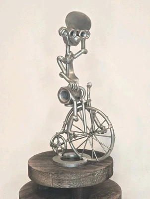 Arte popular Steampunk chatarra escultura caballero en bicicleta de ciclo antiguo tipo biciclo Foto 1 de 4