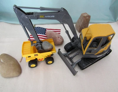 Volvo Construction Playset Clean & Bright - Image 1 of 4