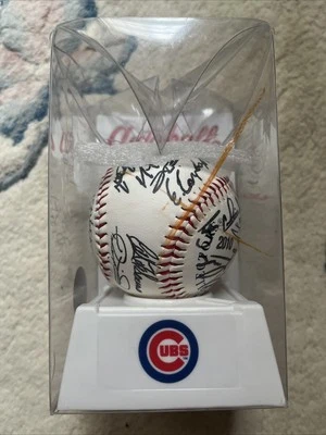 Chicago Cubs MLB 2010 Team Facsimile Signed Baseball - Image 1 of 4