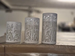 ELAMBIA 3 LED-Glaskerzen florales Ornament Flamme Luma, Timer Höhe 10, 12,5 & 15 - Bild 1 von 3