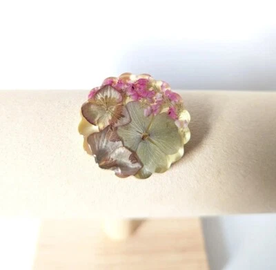 Handmade Real Pressed Flower Resin Brooch Butterfly Wild Flower Garden Pin Badge — 第 1/3 张图片