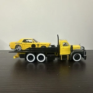 Maisto Design Elite Transport 1953 Mack B-61 Flatbed/1965 Ford Mustang Edelbrock - Picture 1 of 4