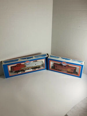  Model Power HO Santa Fe F9 Single Drive Locomotive #6607 & Caboose # ATSF999246 - Image 1 of 4