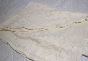 Vintage Ivory Oval 100% Cotton Blend Leaf/Fern Lace Tablecloth 90" x 65" - Picture 1 of 13