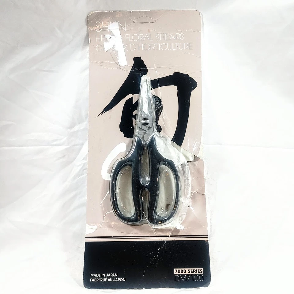Shun 7.5 in. Herb & Floral Shears (DM7100) *READ* - Image 1 of 2