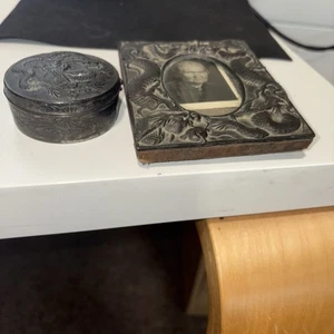 Lot 2 Photo Frame And Trinket Box Embossed Dragons 1948 Photo Asia Chinese Rare - Picture 1 of 13