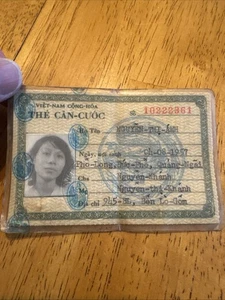 Original Südvietnam Zivilausweis Garantie Kriegsausgabe süßes Mädchen 1972 ansehen - Bild 1 von 2