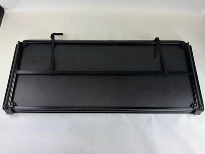 Caja abierta Tonno Pro plegable duro, cubierta Tonneau de plataforma de camión plegable duro | HF-562 | Foto 1 de 4