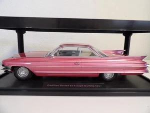 SELTEN KK Maßstab 1:18 Cadillac Serie 62 Coype DeVILLE 1961 PINK METALLIC - 181254 - Bild 1 von 10
