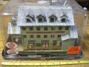 Menards Prebuilt Building Vetter Sash & Door HO Scale - Picture 1 of 3