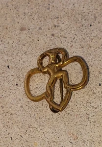 Vintage 1950s GIRL SCOUT BROWNIE Membership Pin   Classic ELF in Trefoil Pin - Picture 1 of 4