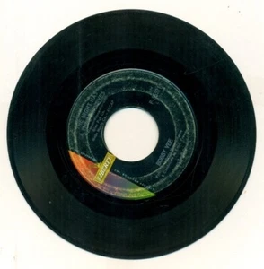 VINTAGE RECORD-45 rpm-BOBBY VEE-THE NIGHT HAS A THOUSAND EYES-ANONYMOUS PHONE - Imagen 1 de 2
