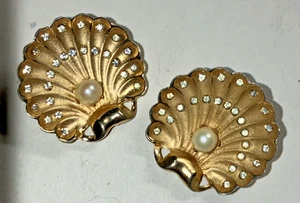 1958 Knights Of Babylon Krewe New Orleans Mardi Gras Clip On Clam Shell Earrings - Picture 1 of 16