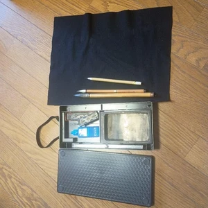 Kalligrafie Set Pinsel Unterlage Etui Tintenstein Vintage Suzuri Sumi Schleifer Shodo - Bild 1 von 4