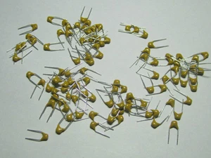 Mehrschichtige Keramikkondensatoren 0,1nF 100pF 101 50V NPO COG 100 STCK. - Bild 1 von 2