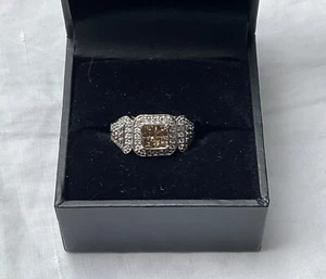 Anello in oro bianco 14 kt con diamanti bianchi champagne misura 3,25 Estate 4,7 g - Foto 1 di 23