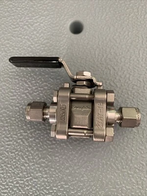 Swagelok SS-62TS4 3-Piece 60 Series Stainless Steel Ball Valve, 1/4” 2200 PSIG - Image 1 of 2