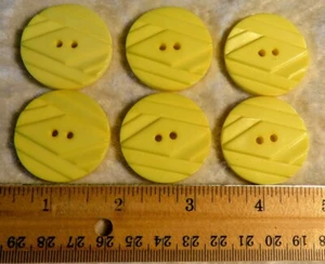 6 Mellow Yellow Art Deco 32 mm Plastic Coat Buttons - Picture 1 of 2