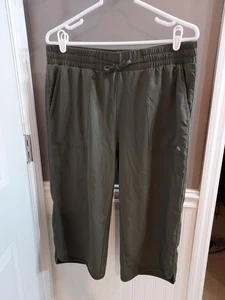 Damenhose Baleafgrün hoher Bund weites Bein/Crop feuchtigkeitsableitend Gr. L EUC😊 - Bild 1 von 4