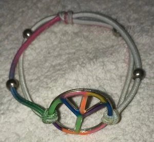 Ein schönes elastisches Metall Peace Armband für Erwachsene/Kinder in Regenbogenfarben! - Bild 1 von 2